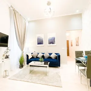 Downtown Deak-ferris Wheel Luxury Apartman